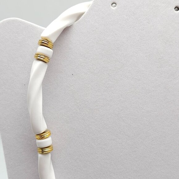Vintage White Acrylic Gold Tone Beaded Twist Necklace With Twist Clasp 19 inch - Picture 2 of 5